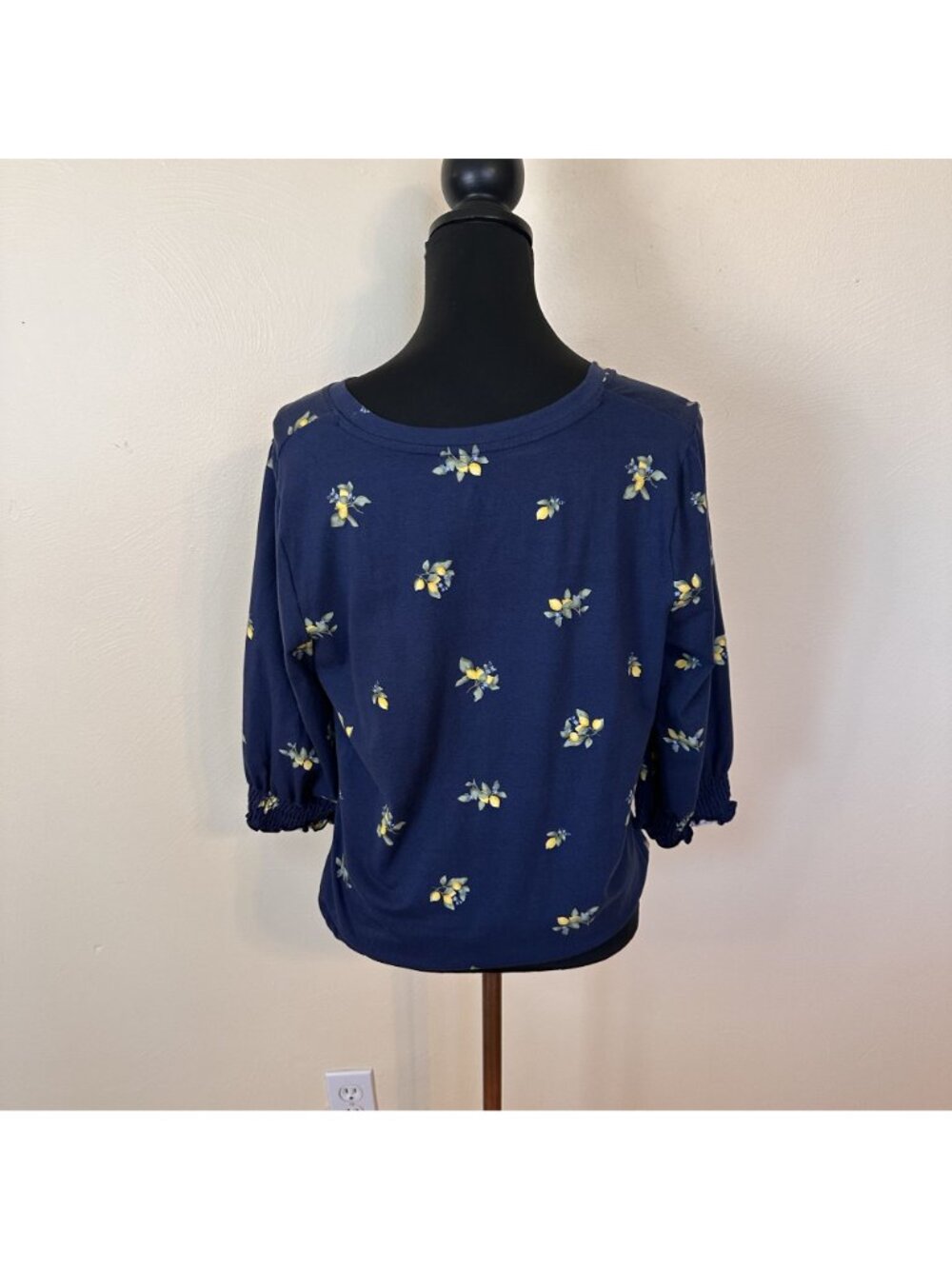 Cuddl Duds Womens Topn Lemon Print Navy Blue 3/4 Sleeve Shirred Cuffs Medium - Picture 2 of 5